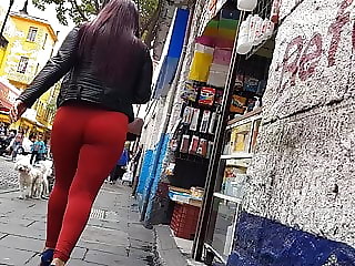 Big ass orange leggins